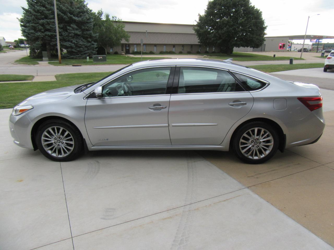 Toyota Avalon Hybrid Limited 2016