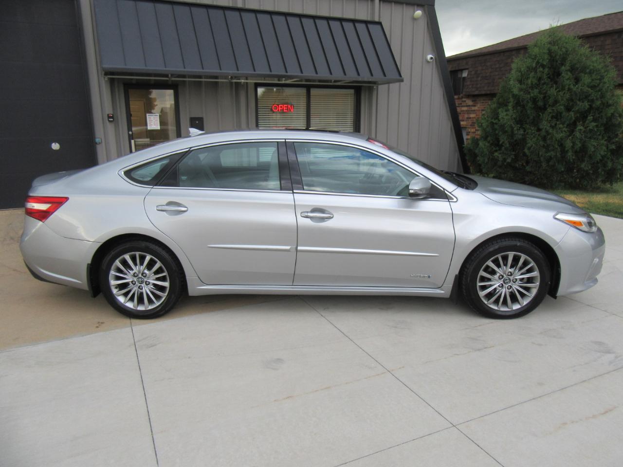 Toyota Avalon Hybrid Limited 2016