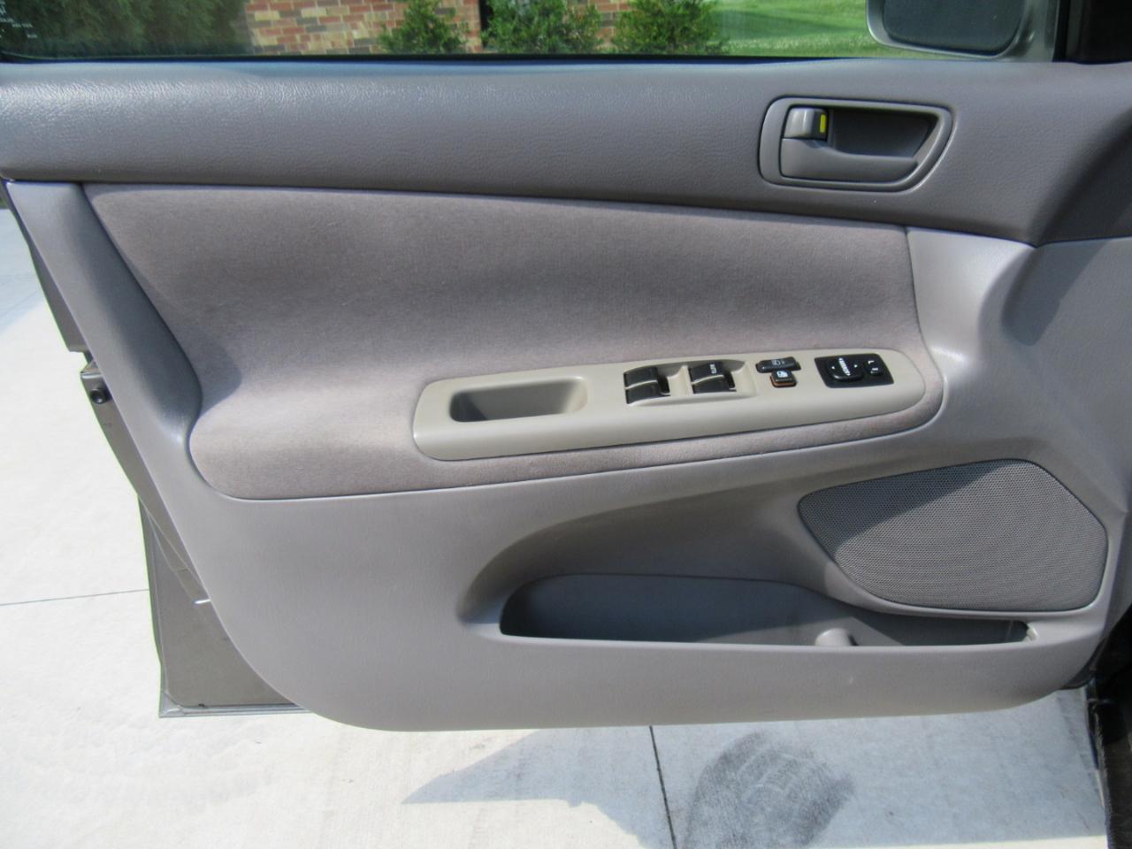 Toyota Camry LE 2003