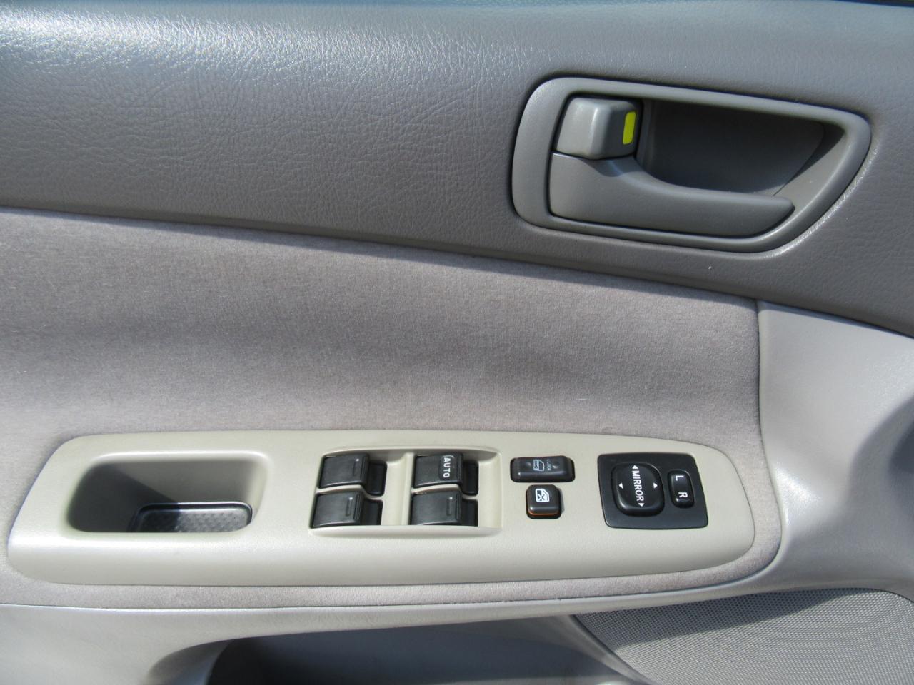Toyota Camry LE 2003
