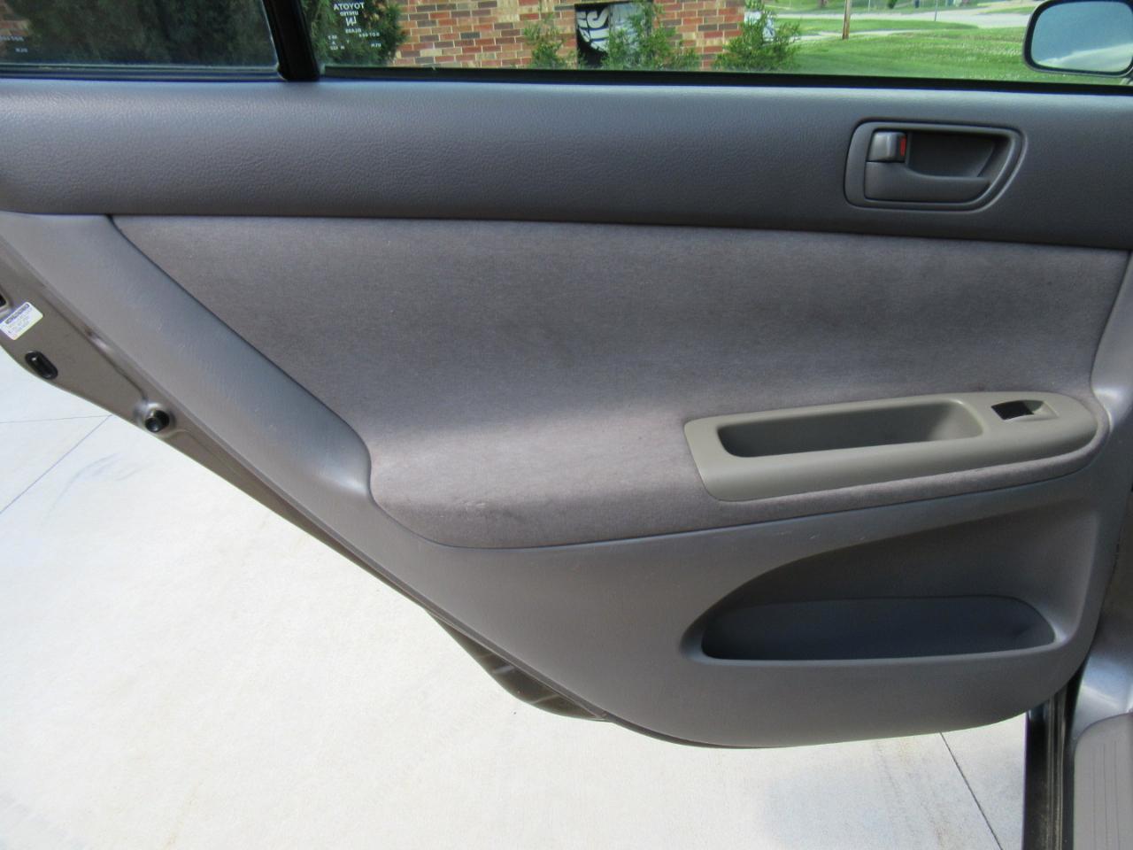 Toyota Camry LE 2003