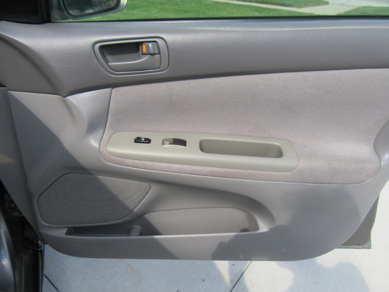 Toyota Camry LE 2003