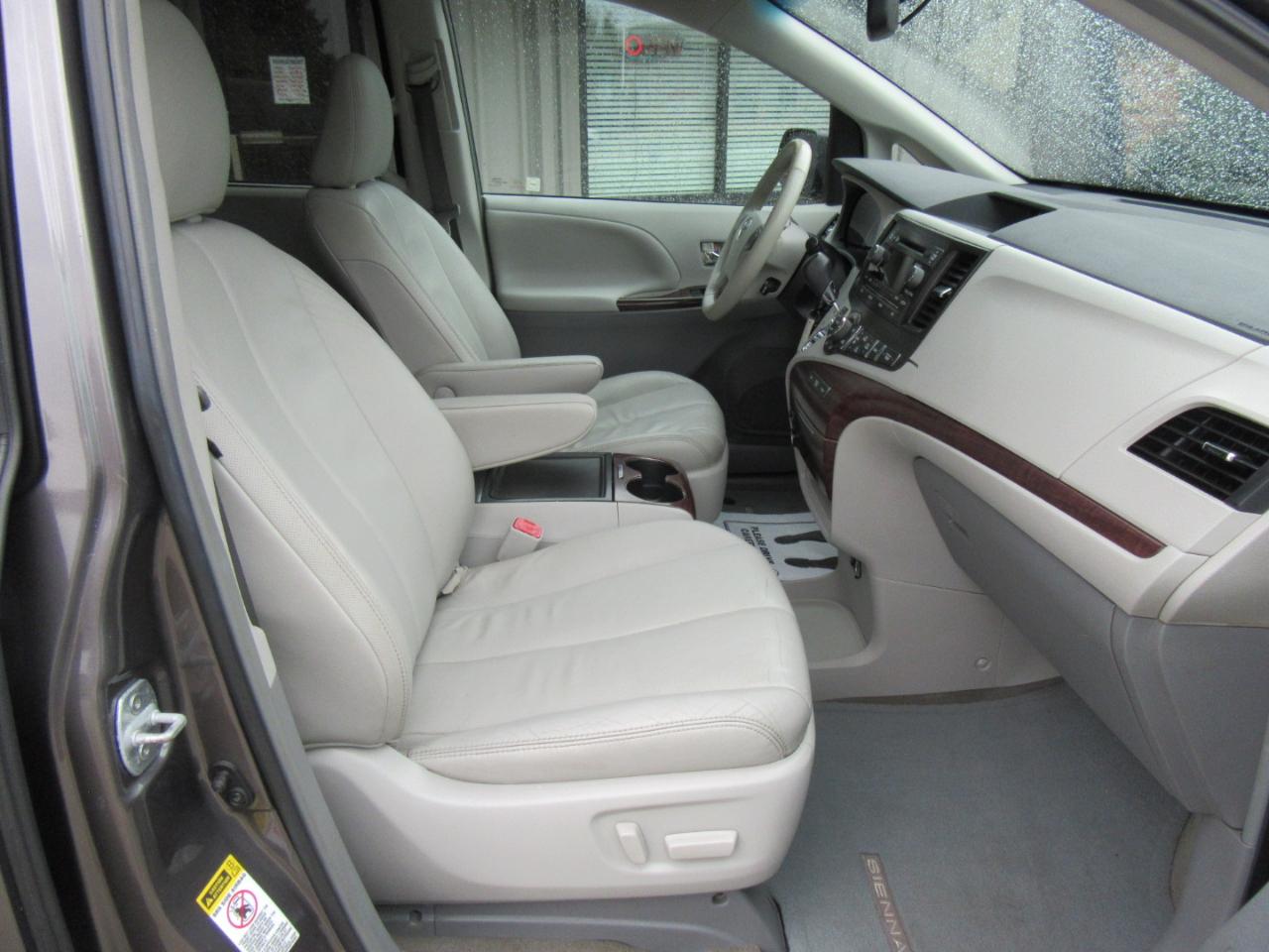 Toyota Sienna XLE FWD 8-Passenger V6 2013