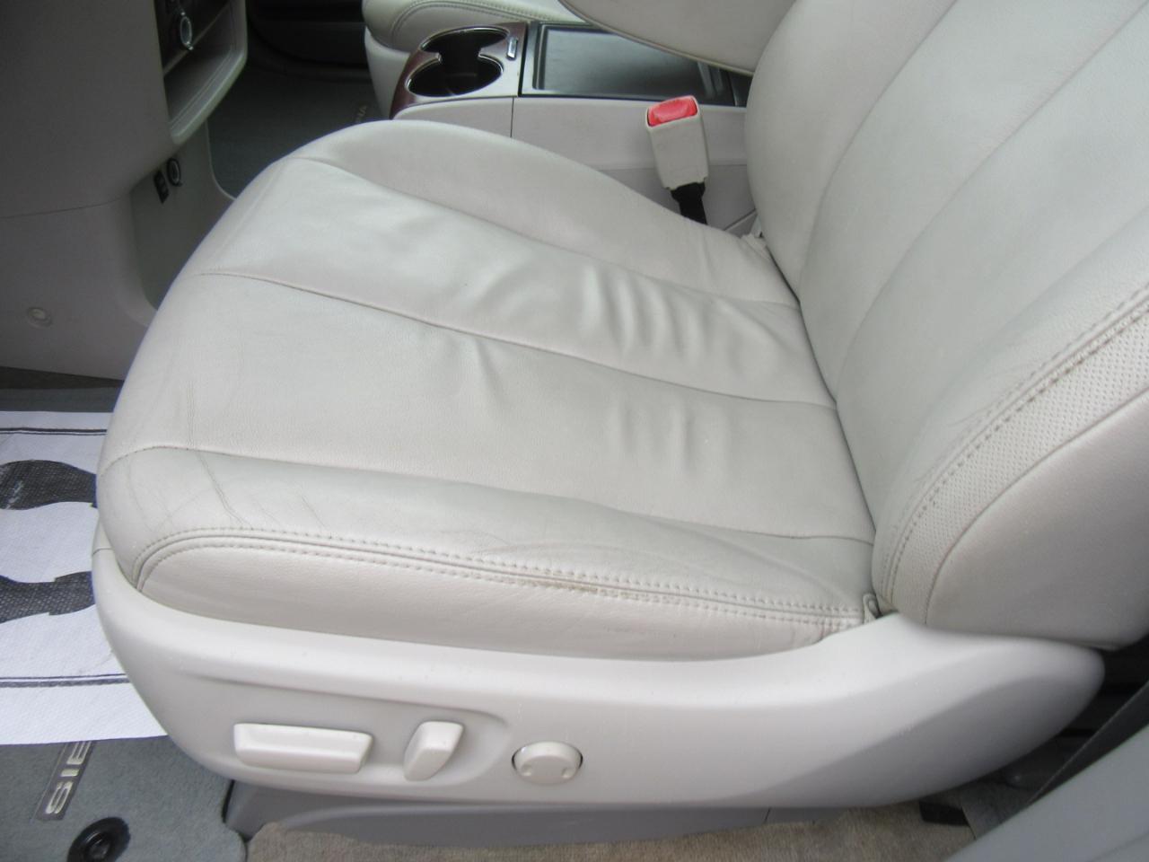 Toyota Sienna XLE FWD 8-Passenger V6 2013