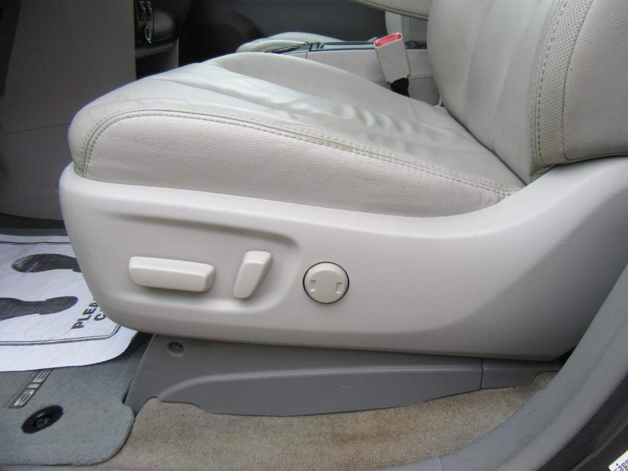 Toyota Sienna XLE FWD 8-Passenger V6 2013