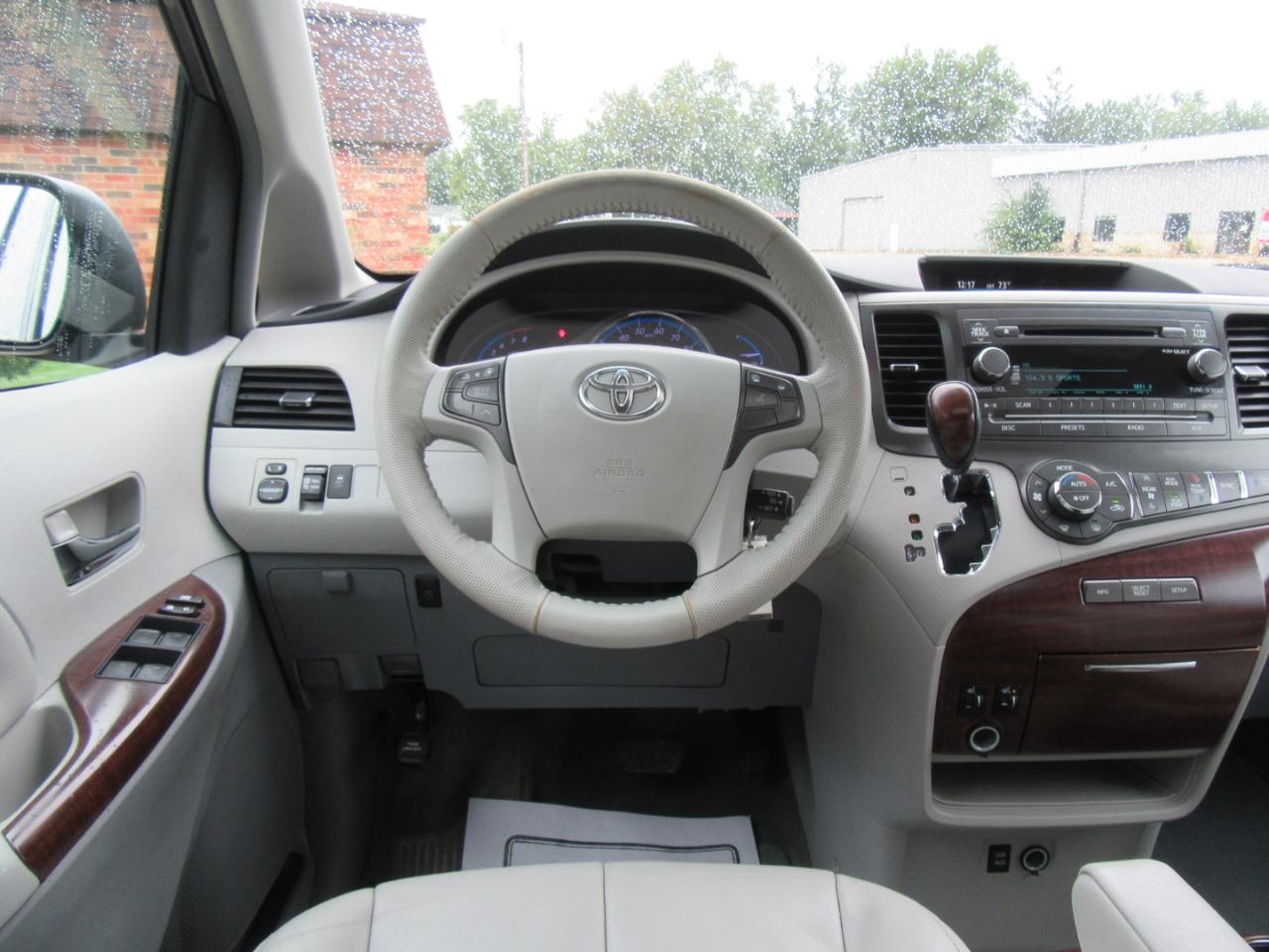 Toyota Sienna XLE FWD 8-Passenger V6 2013
