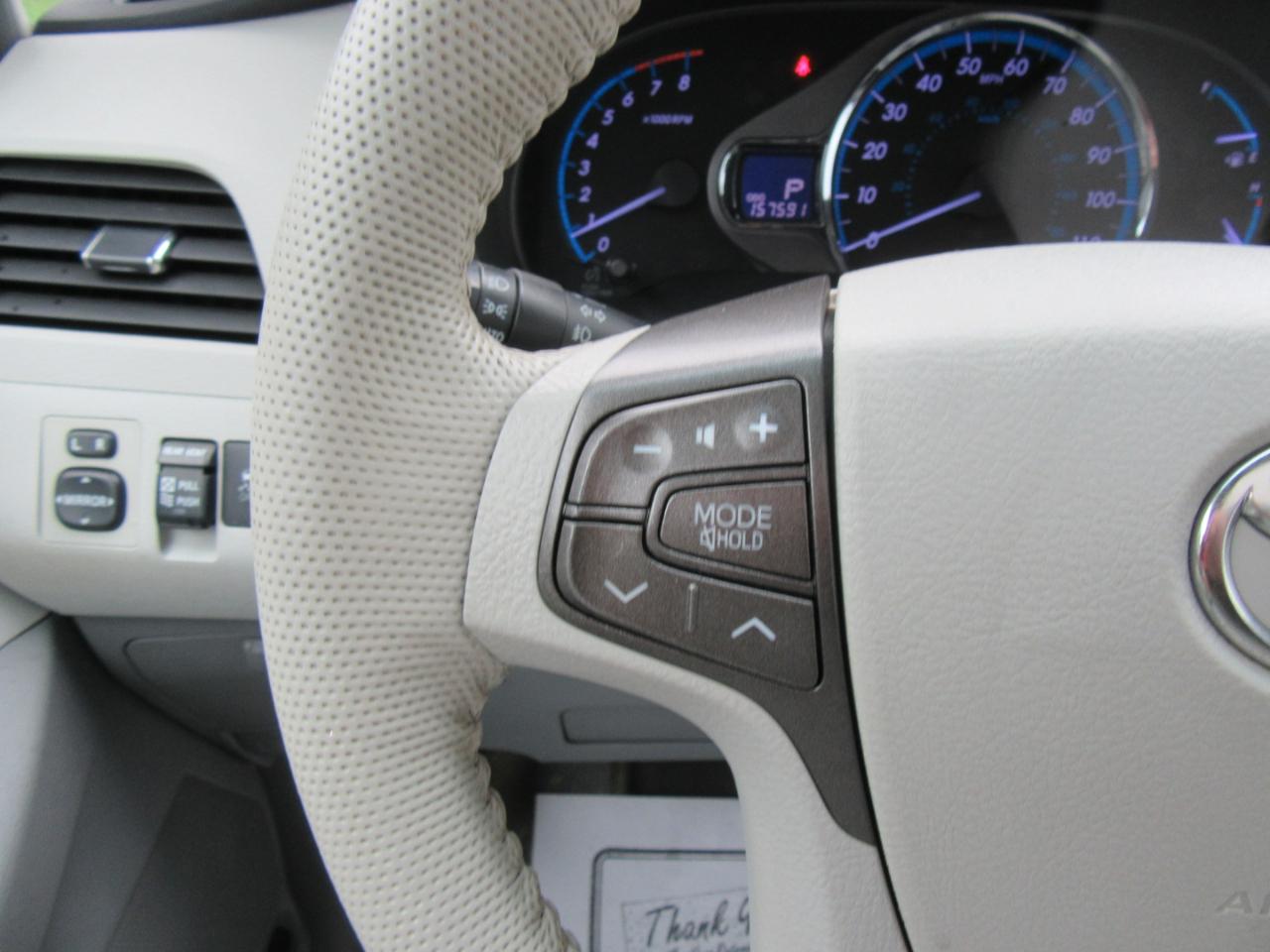 Toyota Sienna XLE FWD 8-Passenger V6 2013