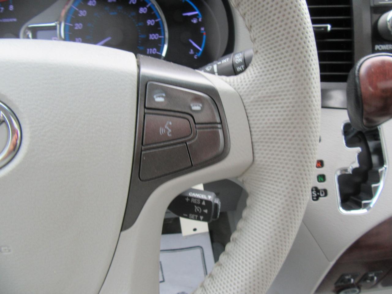Toyota Sienna XLE FWD 8-Passenger V6 2013