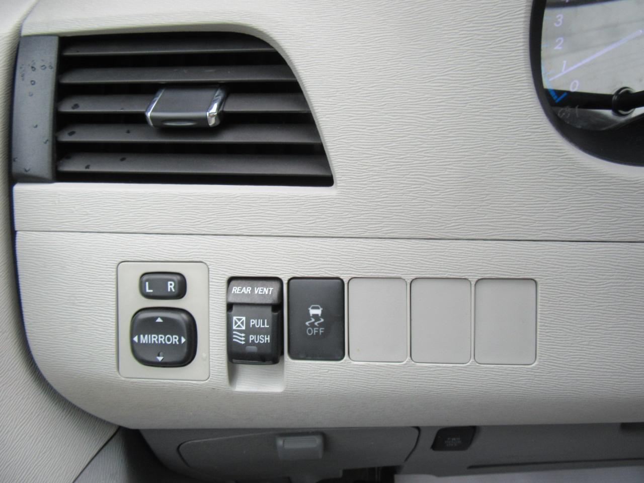 Toyota Sienna XLE FWD 8-Passenger V6 2013