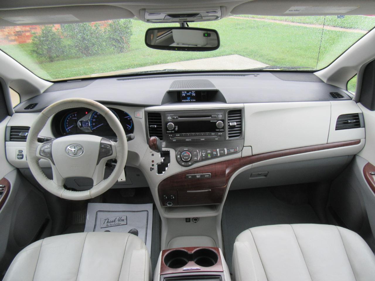 Toyota Sienna XLE FWD 8-Passenger V6 2013