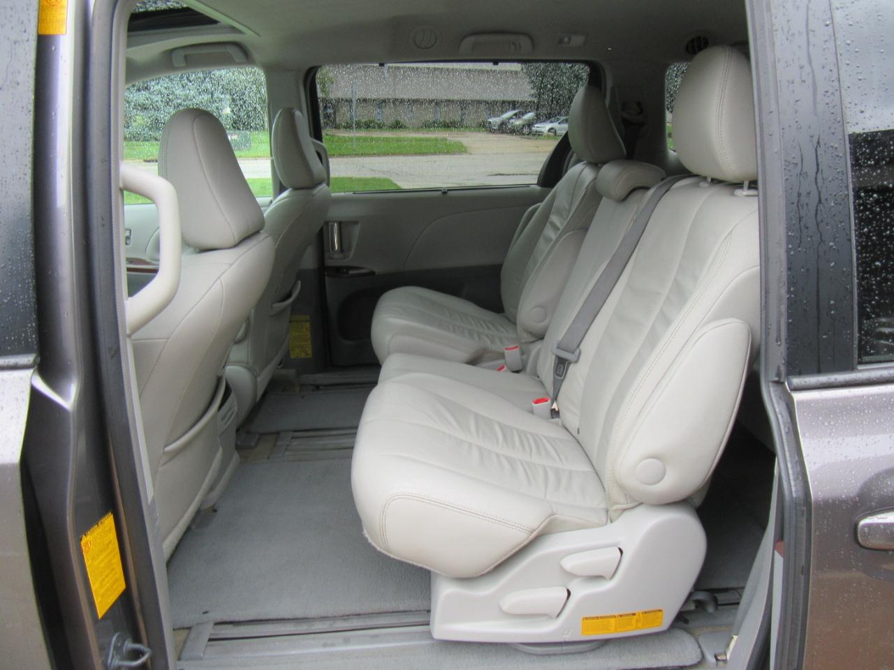 Toyota Sienna XLE FWD 8-Passenger V6 2013