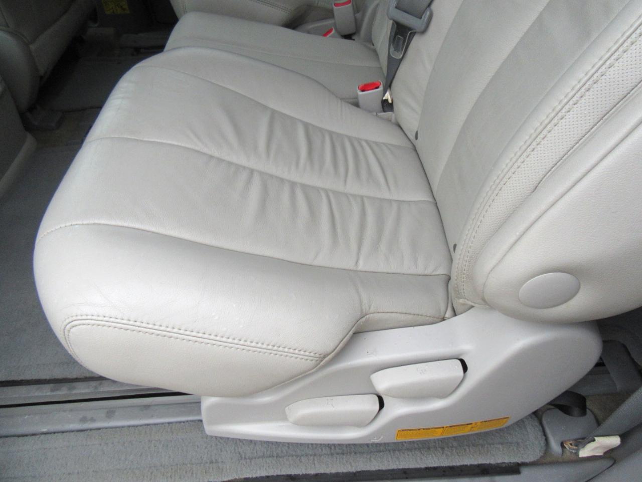 Toyota Sienna XLE FWD 8-Passenger V6 2013