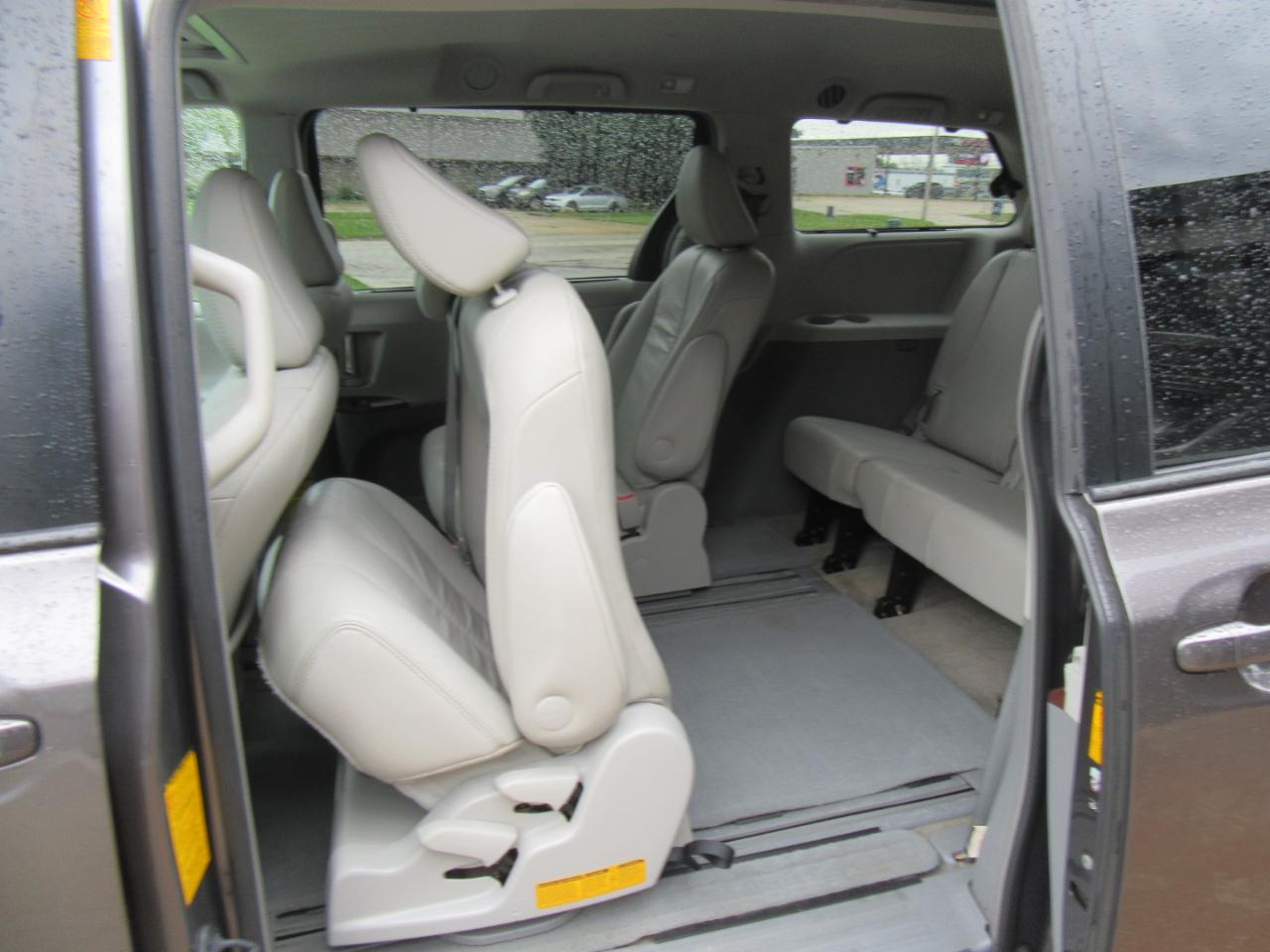 Toyota Sienna XLE FWD 8-Passenger V6 2013