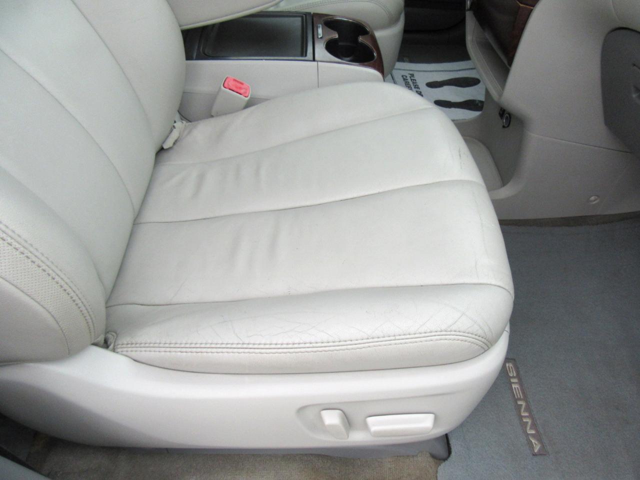 Toyota Sienna XLE FWD 8-Passenger V6 2013