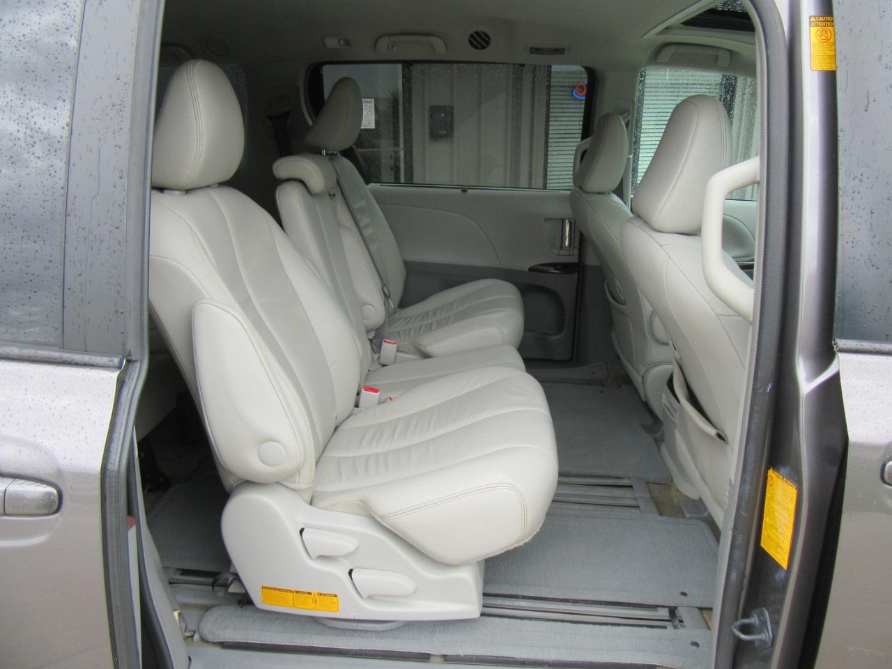 Toyota Sienna XLE FWD 8-Passenger V6 2013