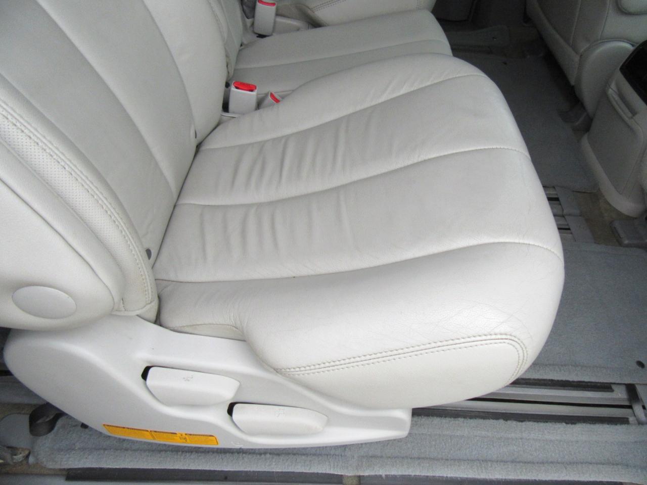 Toyota Sienna XLE FWD 8-Passenger V6 2013