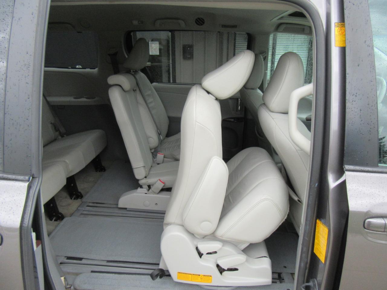 Toyota Sienna XLE FWD 8-Passenger V6 2013