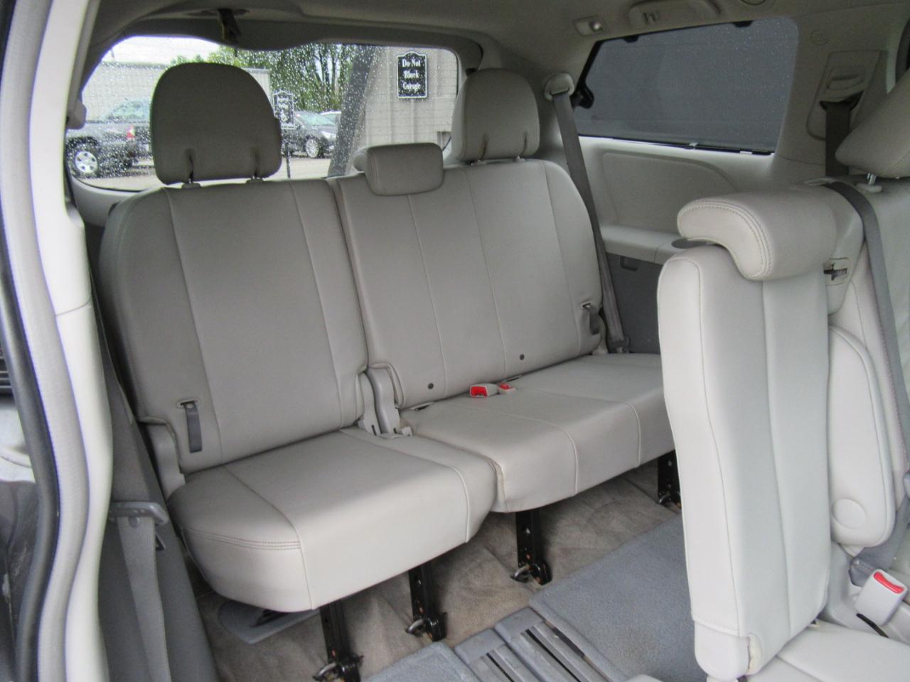 Toyota Sienna XLE FWD 8-Passenger V6 2013
