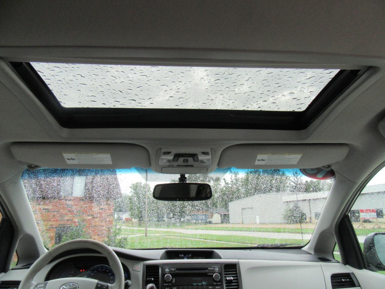 Toyota Sienna XLE FWD 8-Passenger V6 2013