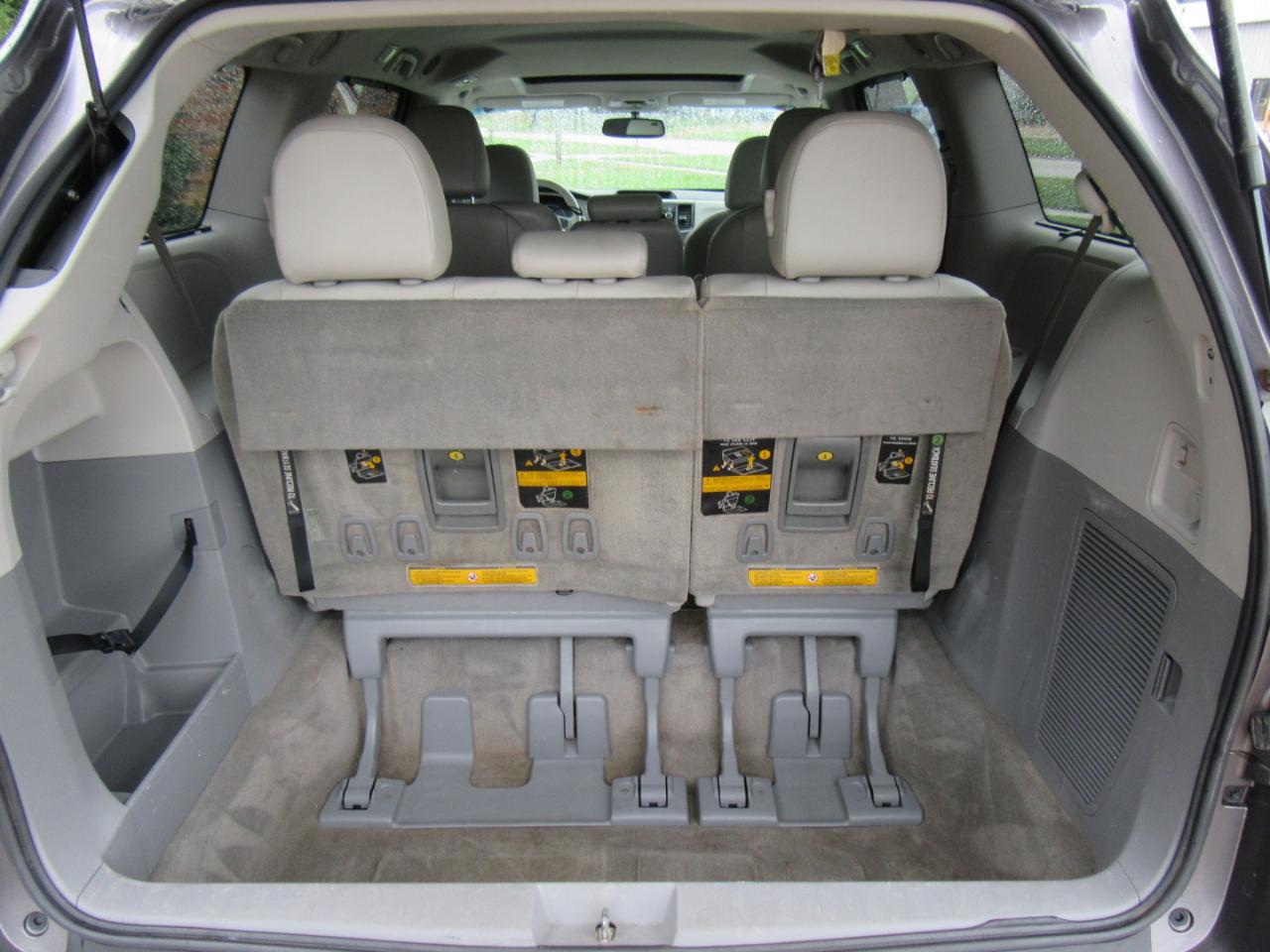 Toyota Sienna XLE FWD 8-Passenger V6 2013