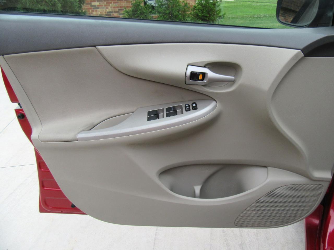 Toyota Corolla LE 2010