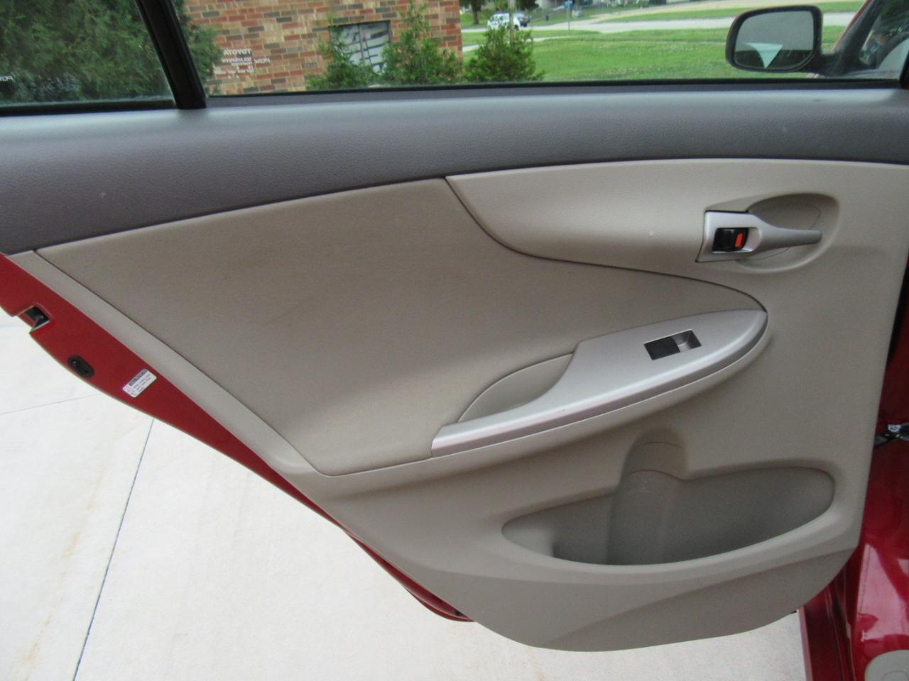 Toyota Corolla LE 2010