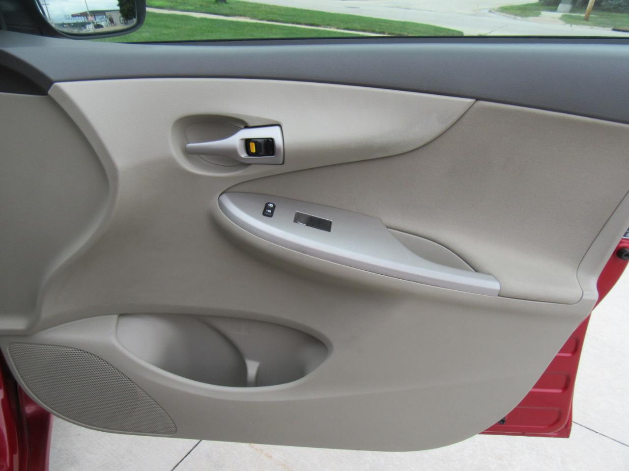 Toyota Corolla LE 2010