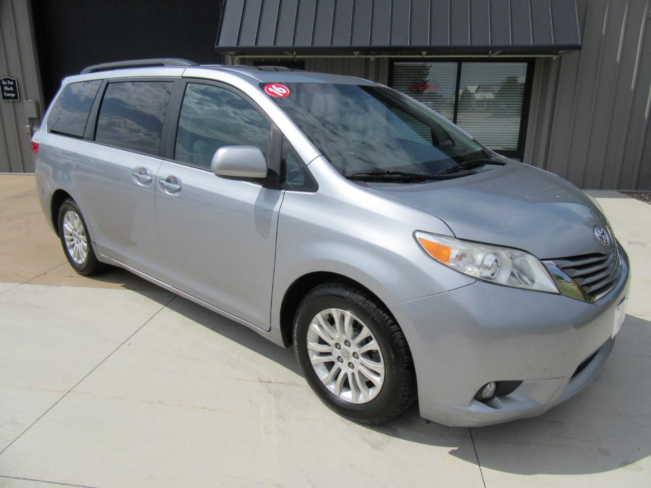 Toyota Sienna XLE FWD 8-Passenger V6 2016