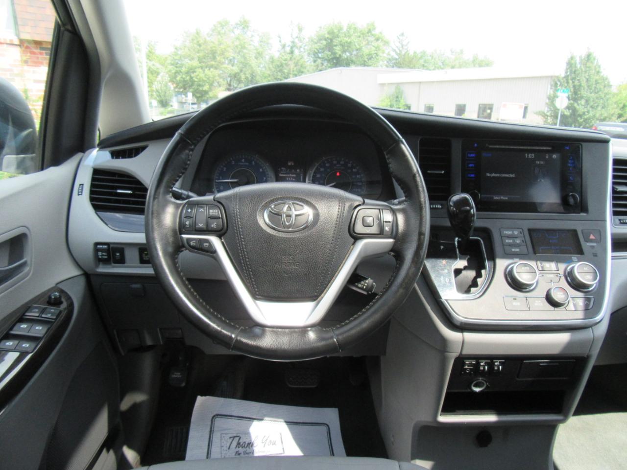 Toyota Sienna XLE FWD 8-Passenger V6 2016