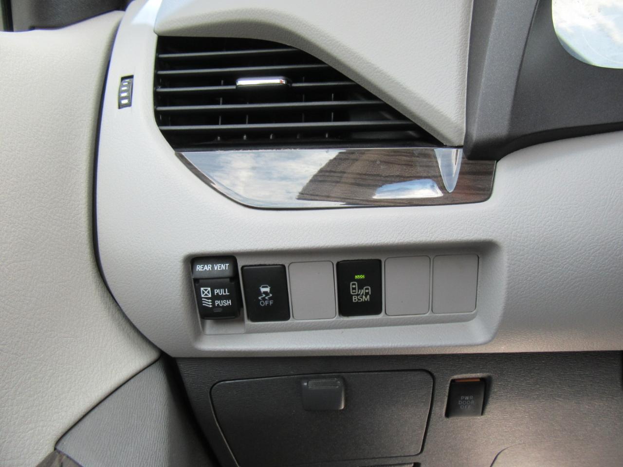Toyota Sienna XLE FWD 8-Passenger V6 2016