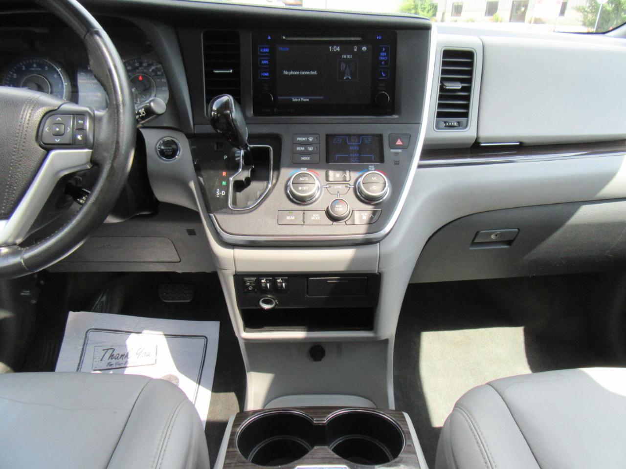 Toyota Sienna XLE FWD 8-Passenger V6 2016