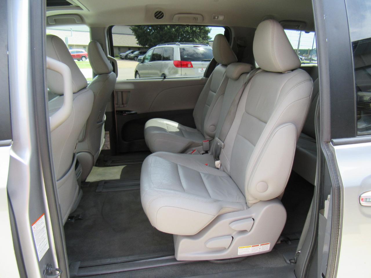 Toyota Sienna XLE FWD 8-Passenger V6 2016