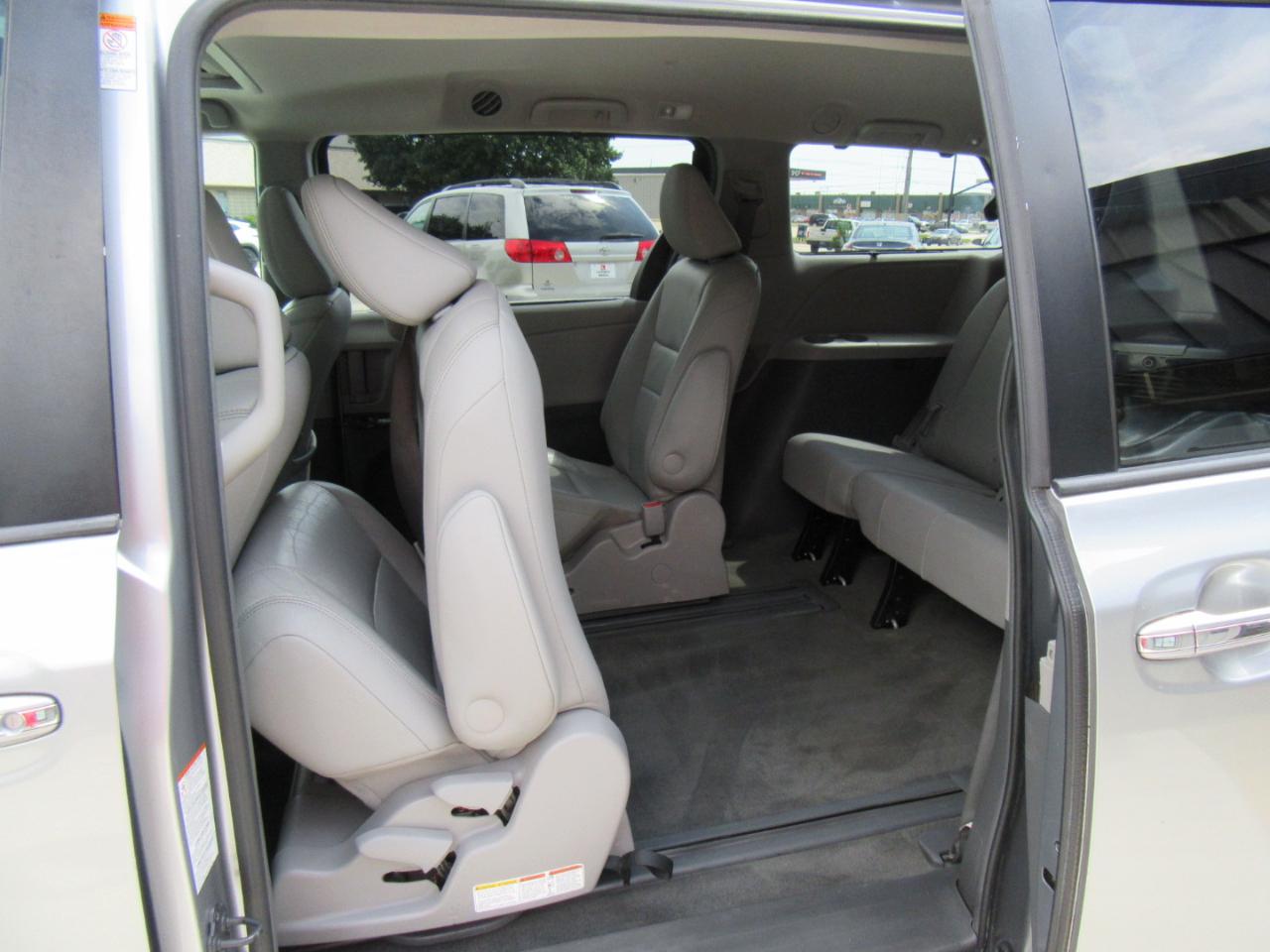 Toyota Sienna XLE FWD 8-Passenger V6 2016