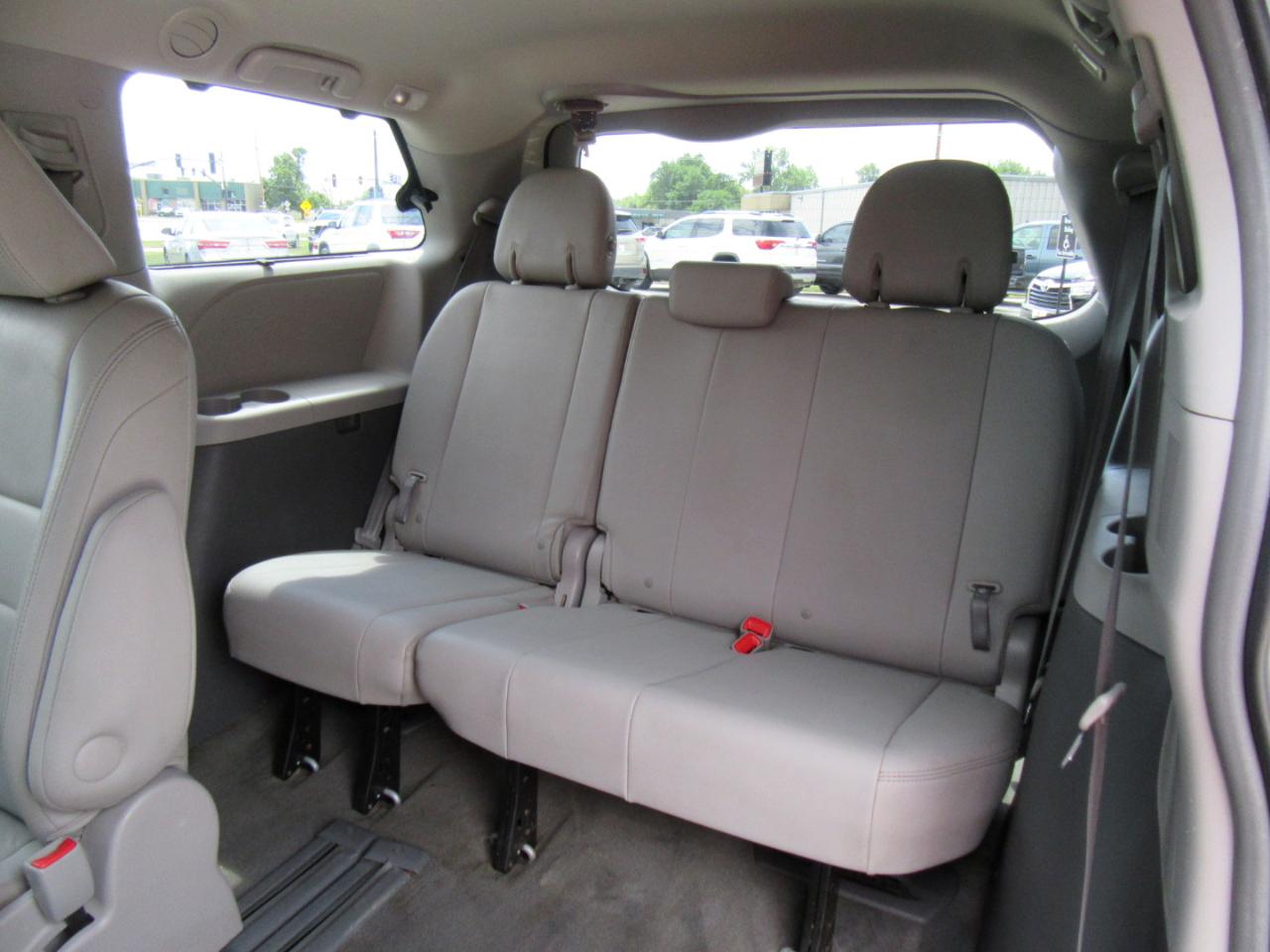 Toyota Sienna XLE FWD 8-Passenger V6 2016