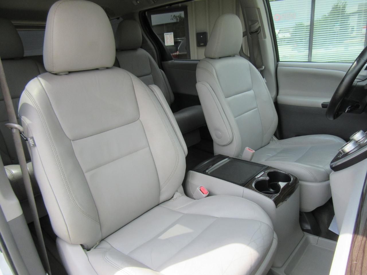 Toyota Sienna XLE FWD 8-Passenger V6 2016