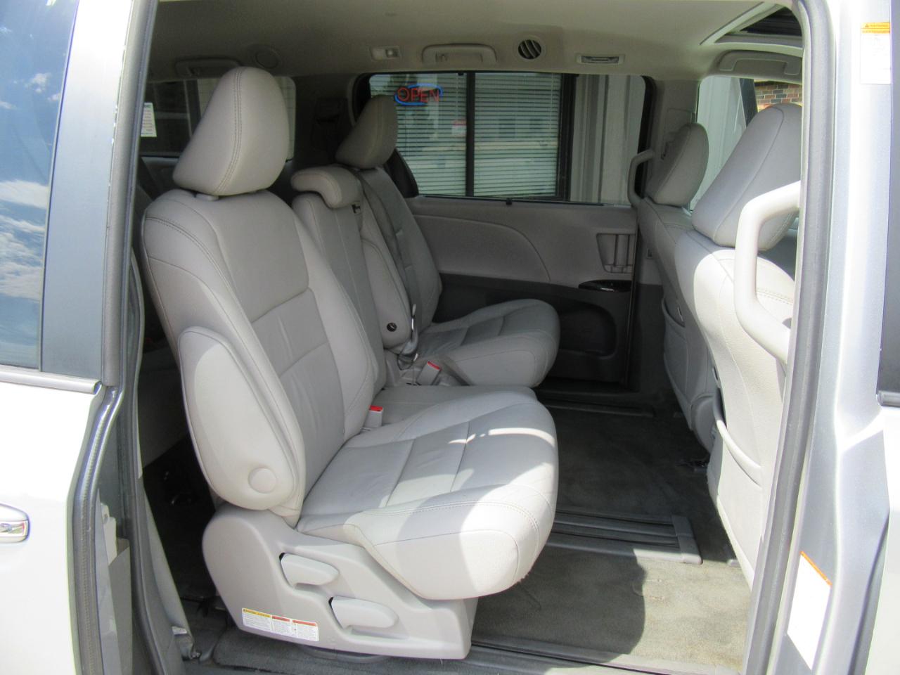 Toyota Sienna XLE FWD 8-Passenger V6 2016