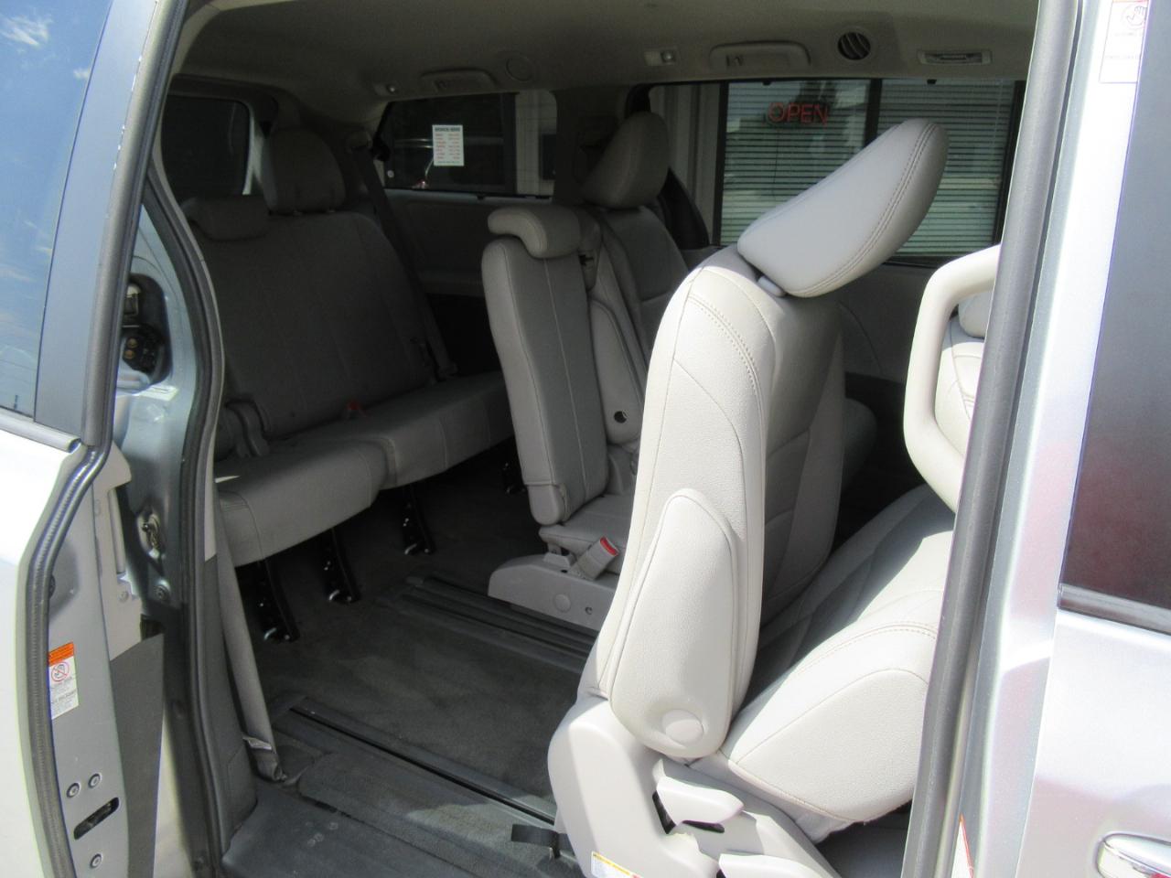 Toyota Sienna XLE FWD 8-Passenger V6 2016