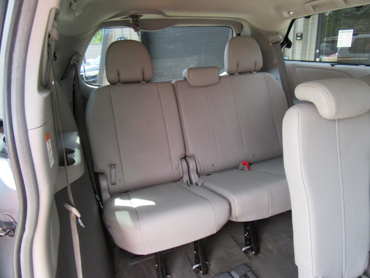 Toyota Sienna XLE FWD 8-Passenger V6 2016