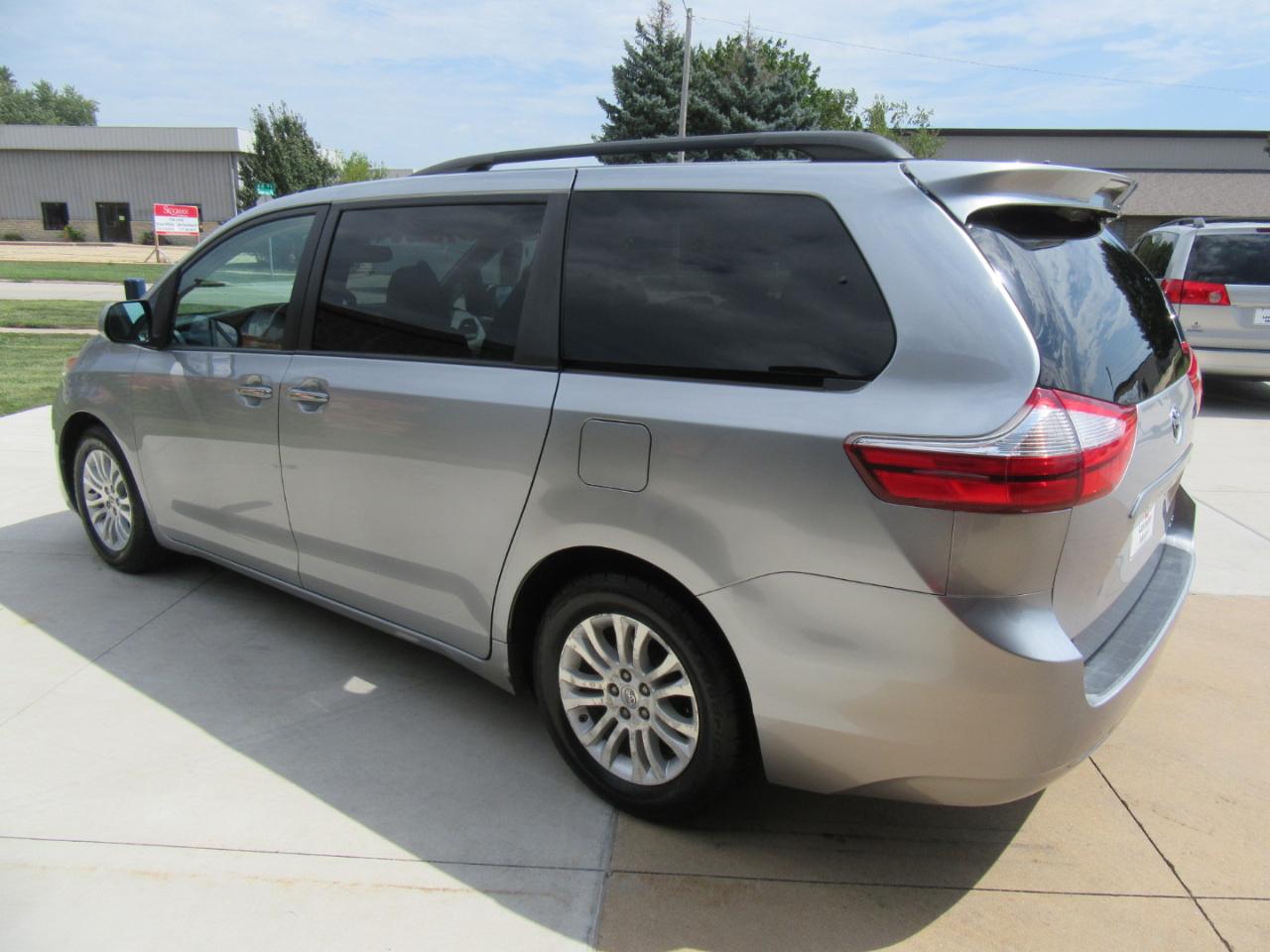 Toyota Sienna XLE FWD 8-Passenger V6 2016