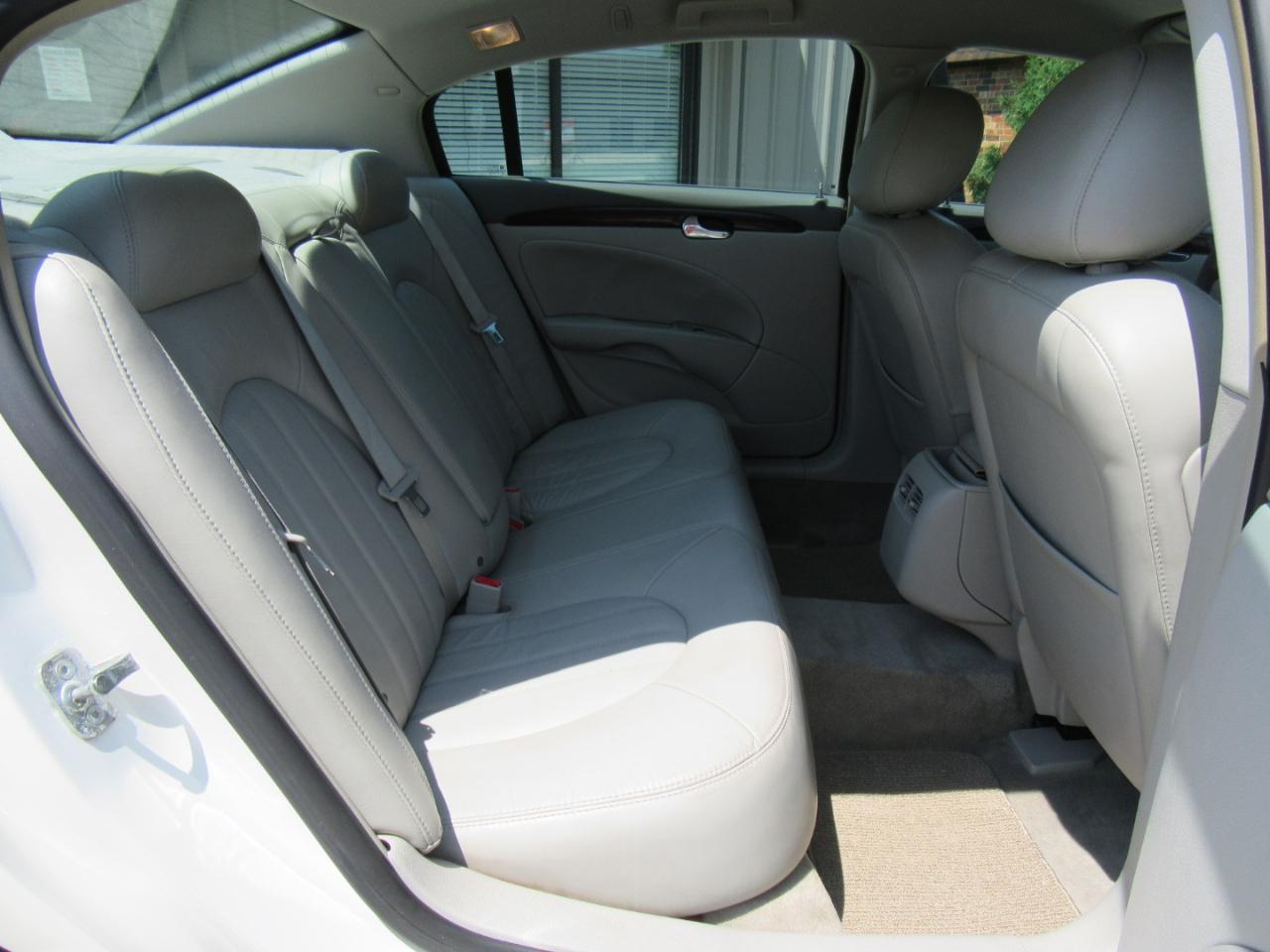 Buick Lucerne CXL 2011