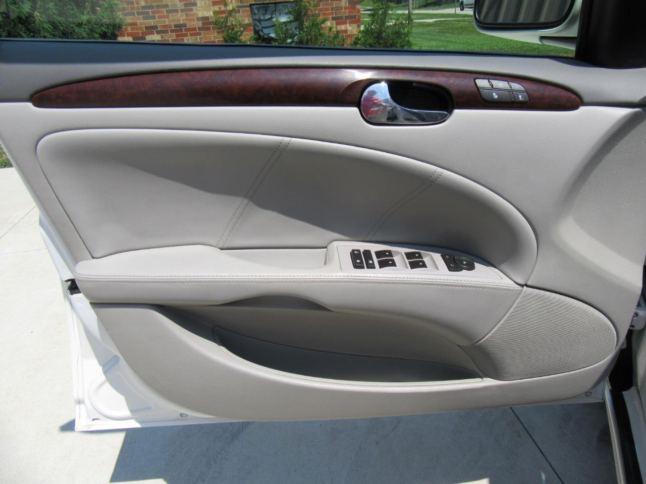 Buick Lucerne CXL 2011