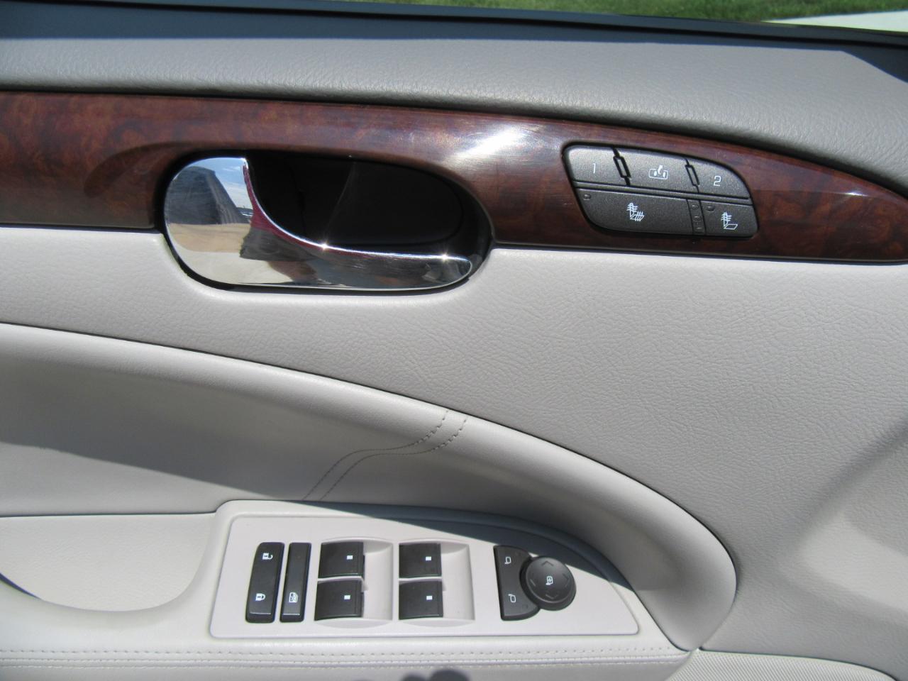 Buick Lucerne CXL 2011