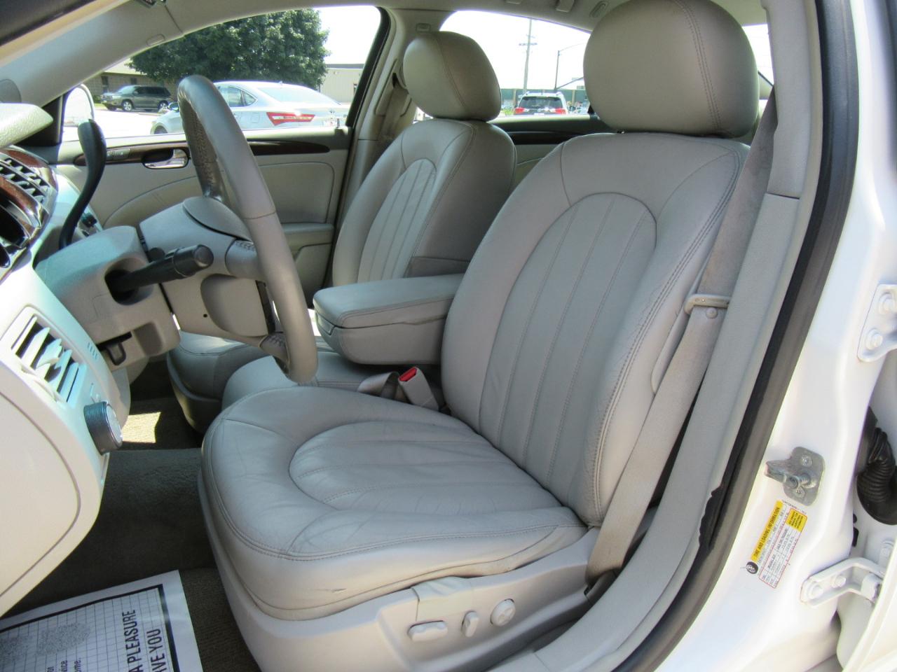 Buick Lucerne CXL 2011