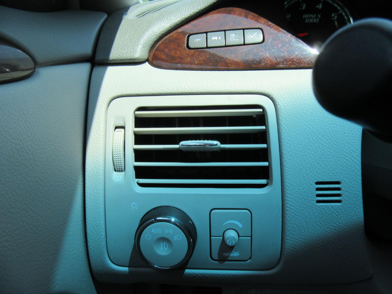 Buick Lucerne CXL 2011