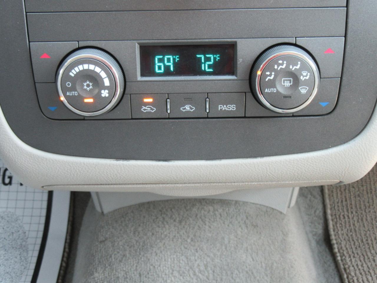 Buick Lucerne CXL 2011