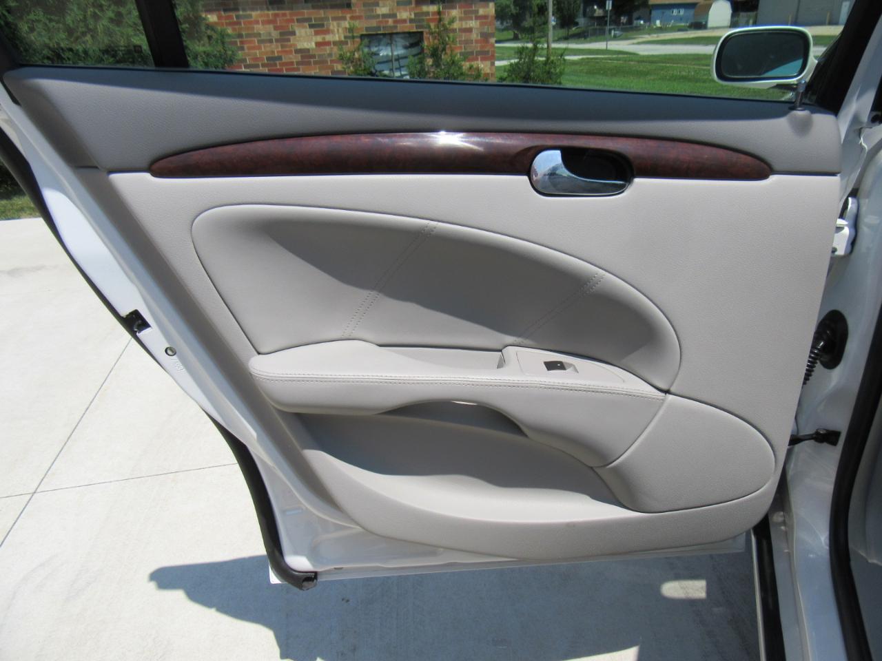 Buick Lucerne CXL 2011