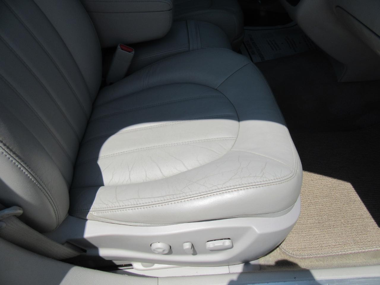 Buick Lucerne CXL 2011