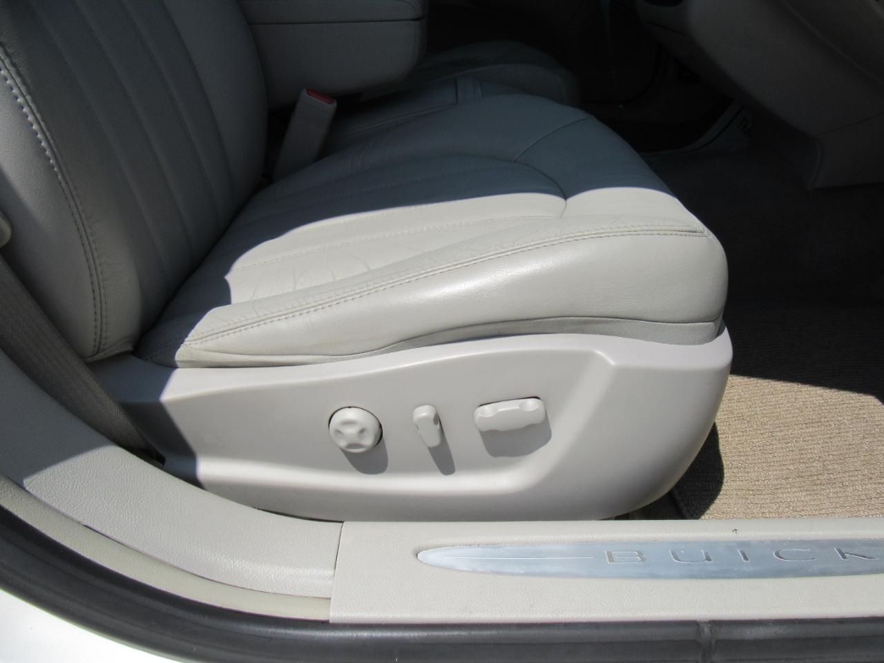 Buick Lucerne CXL 2011