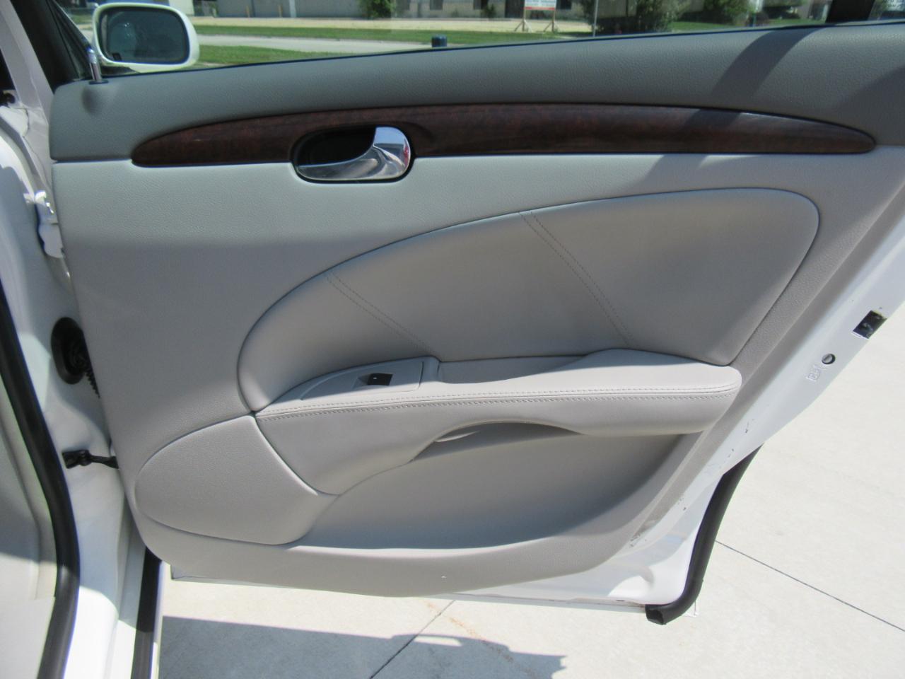 Buick Lucerne CXL 2011