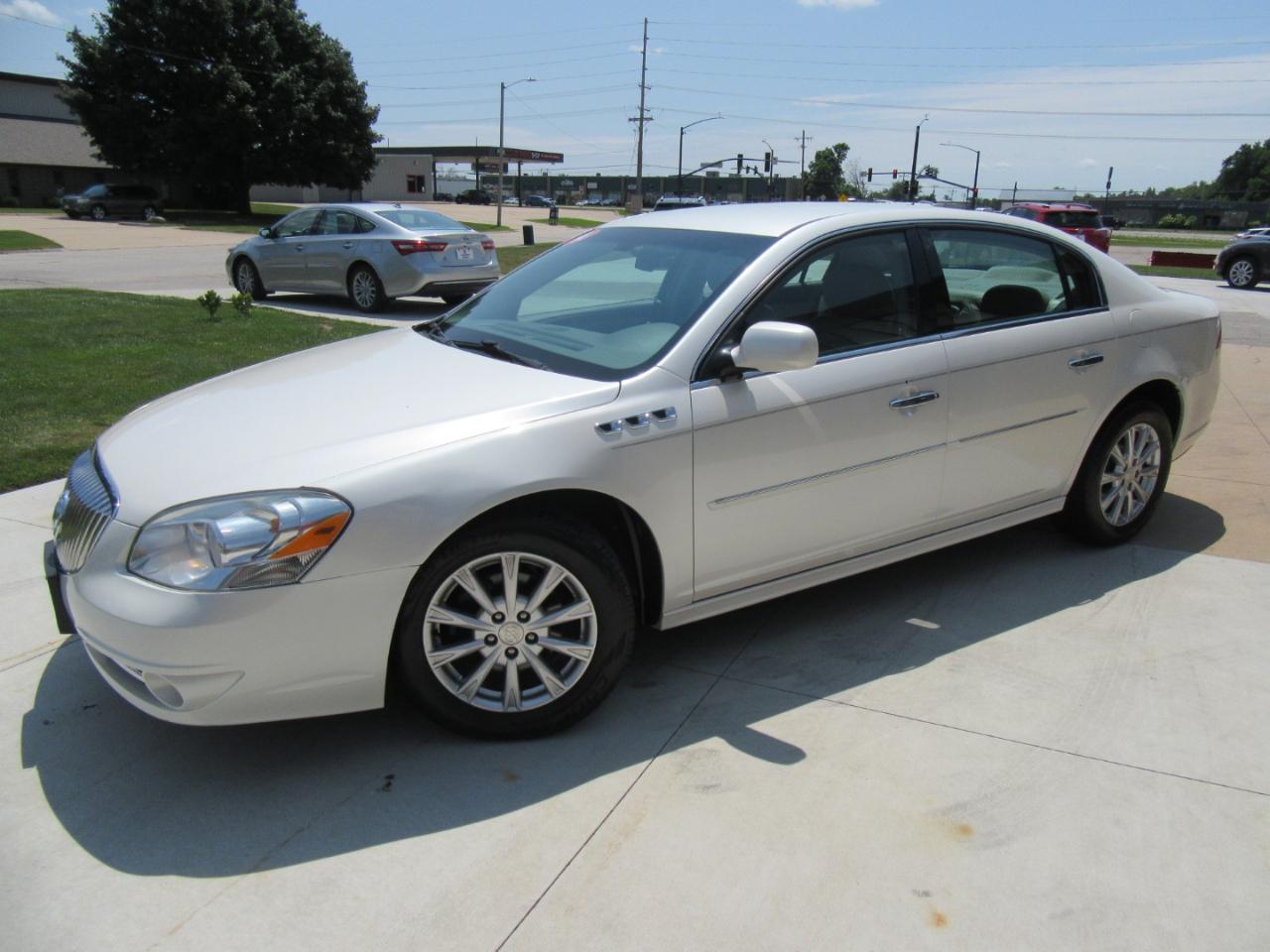 Buick Lucerne CXL 2011